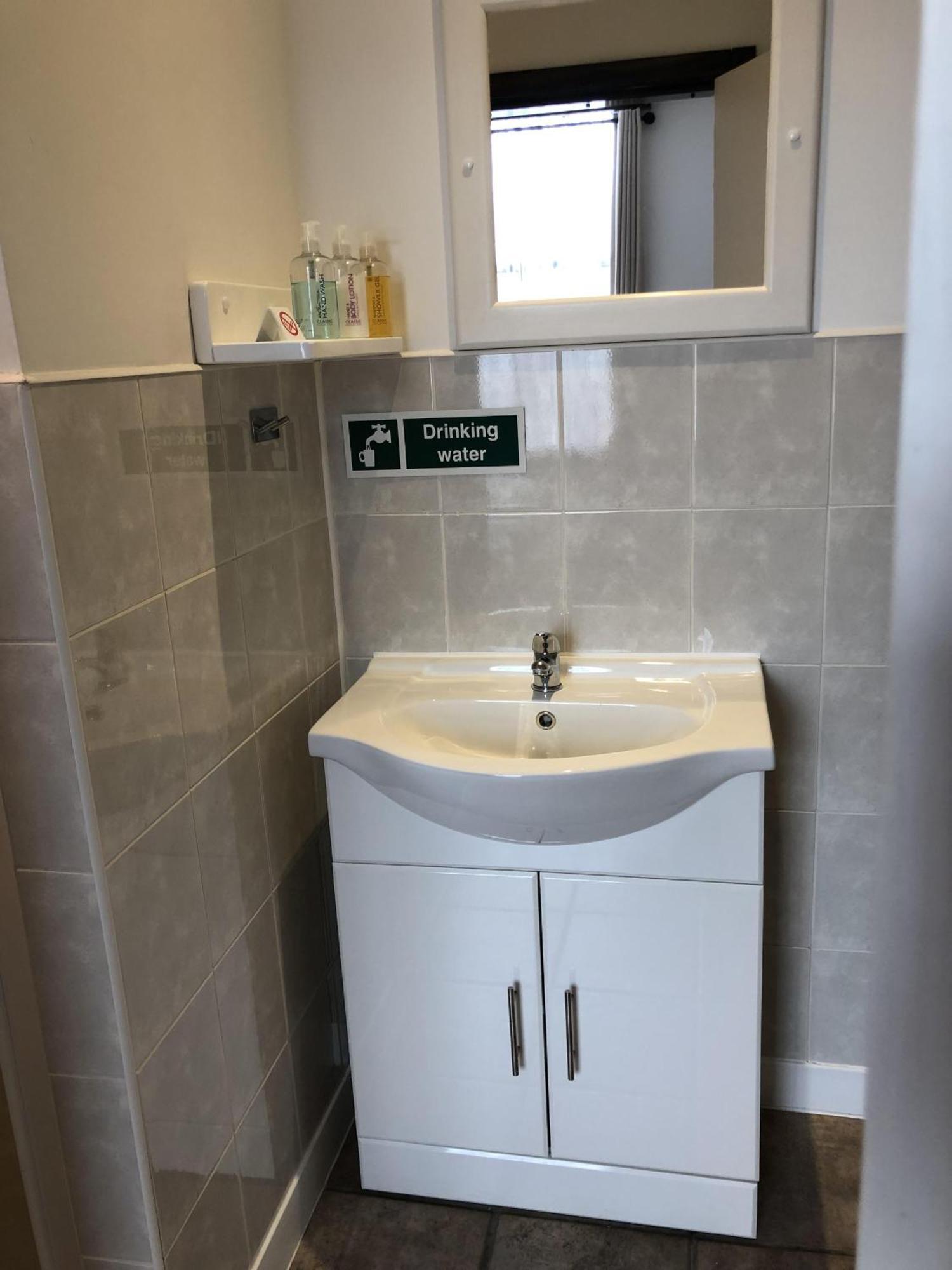 Breeze Guest House Bootle  Zimmer foto